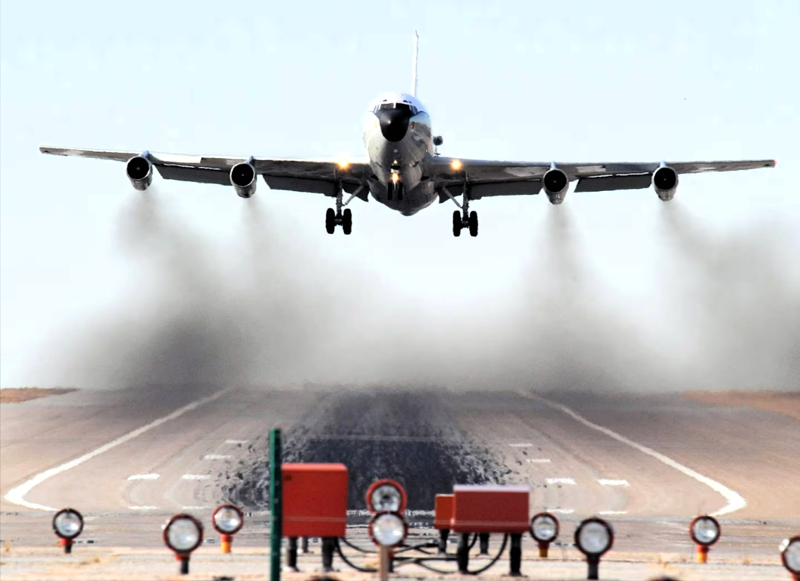 Notlandung! Passagier-Maschine durch Hagelsturm schwer beschädigt - Passagiere in Angst!