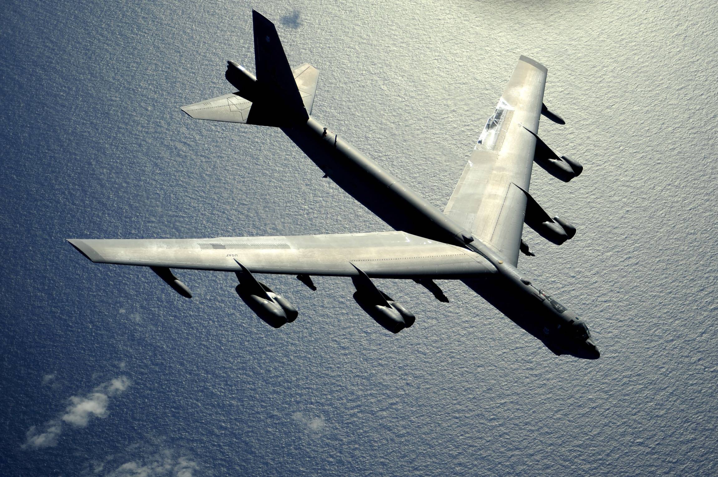 NATO-ATOMBOMBER mit Kurs auf Putins Heimatstadt! Kreml in Alarm - Angriff auf St. Petersburg?