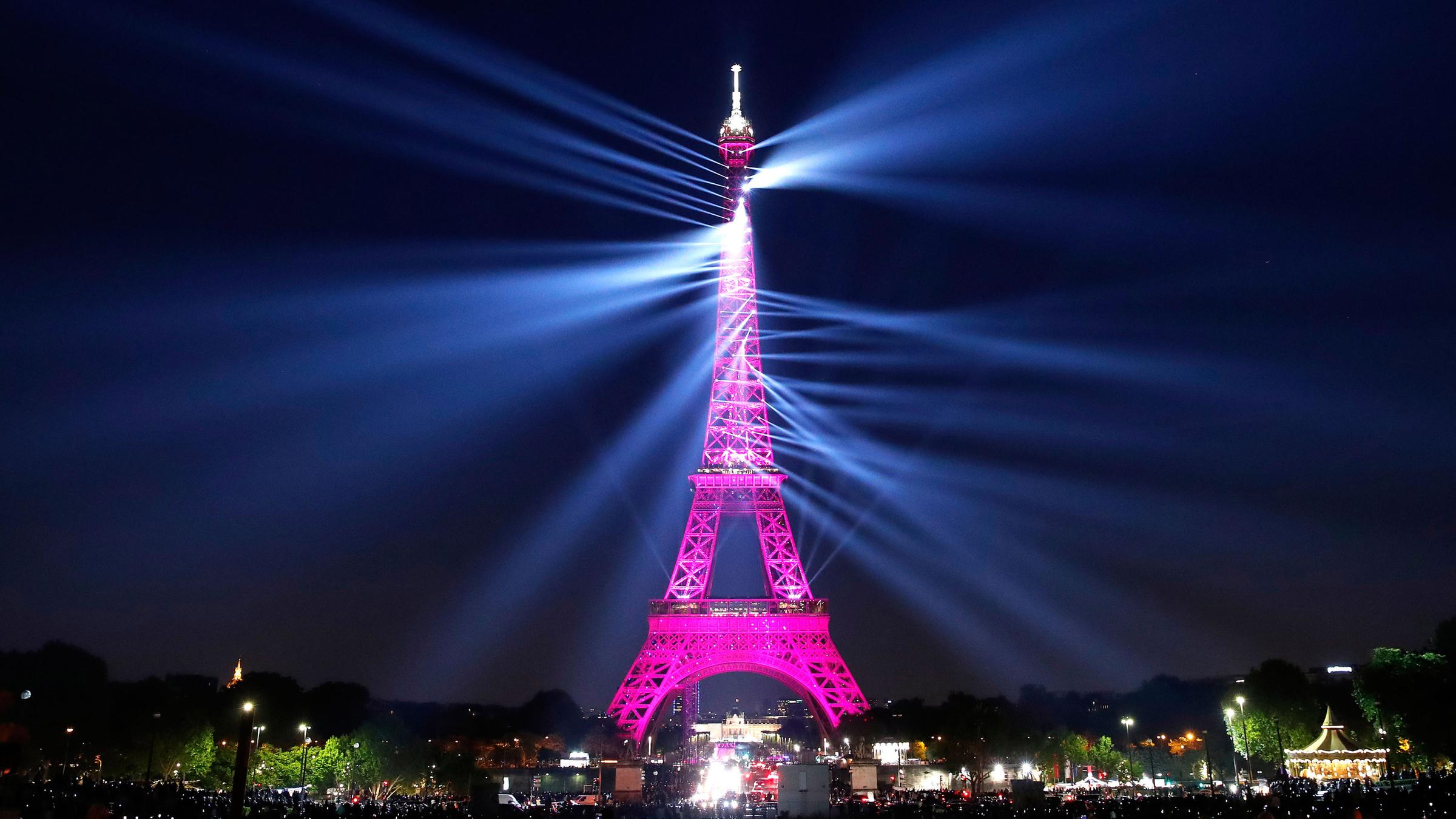 Polizistin vergewaltigt! Mann bedroht sie mit Messer - unfassbare Tat am Eifelturm!