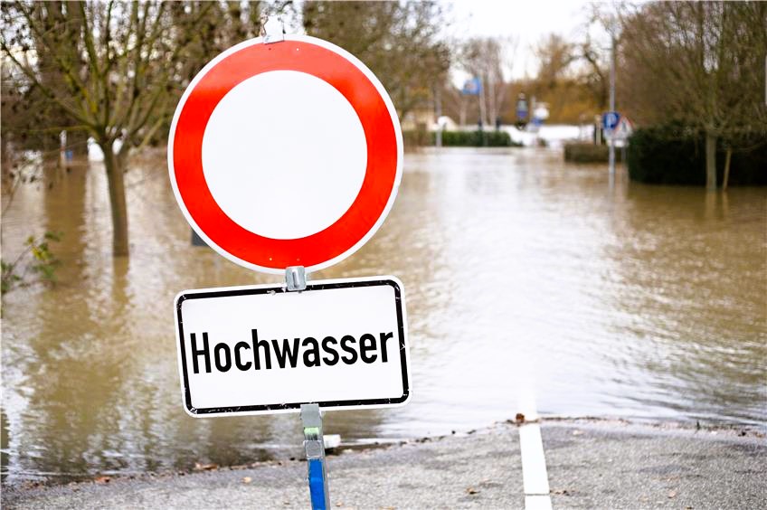 Hochwasser Alarmstufe Rot! Mehr als 100.000 Helfer im Einsatz gegen die Wassermassen in Deutschland
