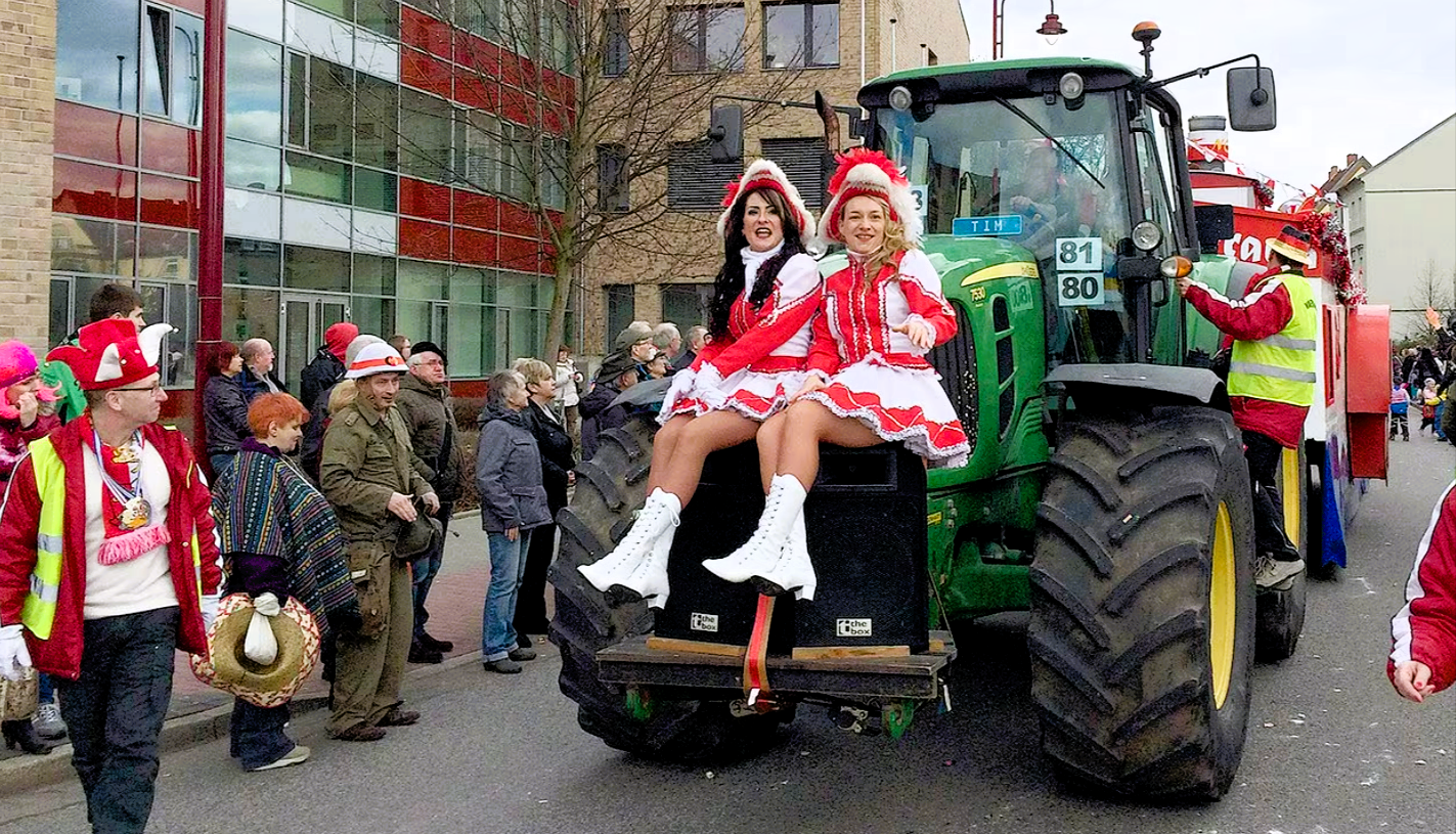 Drama beim Karneval! Mann von Karnevalswagen überrollt und tödlich verletzt