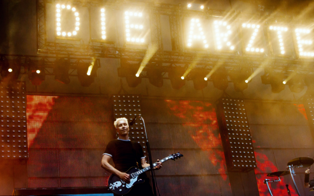 Drama beim Ärzte-Konzert! Hitze schlägt gnadenlos zu - Mehrere Besucher kollabiert!