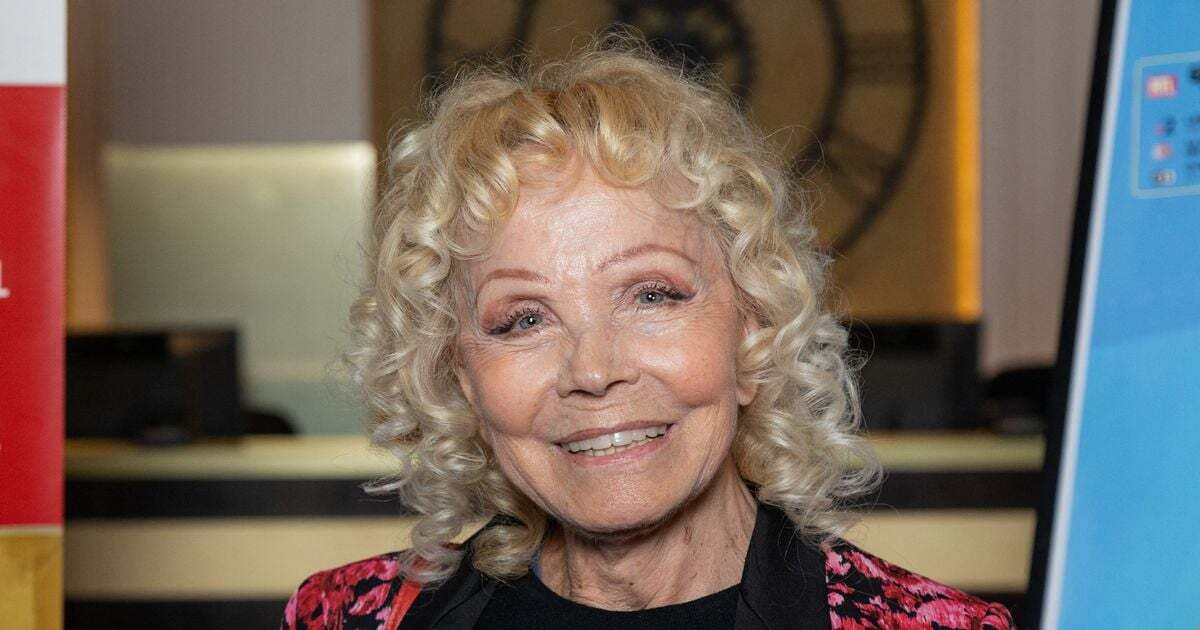 Isabelle Aubret, 87 ans, revient sur scène : "On n'empêche pas un oiseau de chanter"