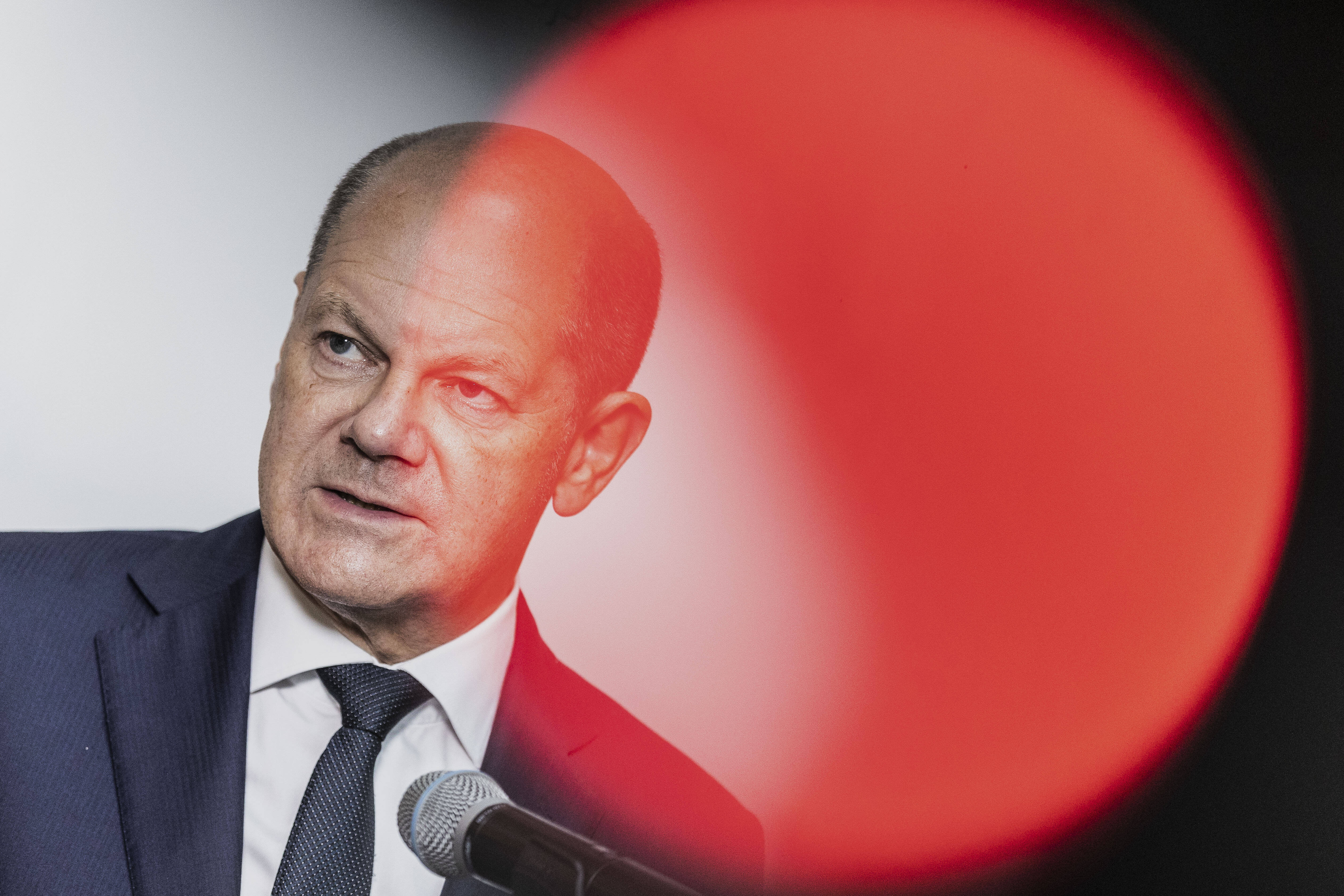Russen drohen Olaf Scholz mit dem Tod und nennen ihn einen Nazi! Russisches Staats-TV dreht völlig durch!