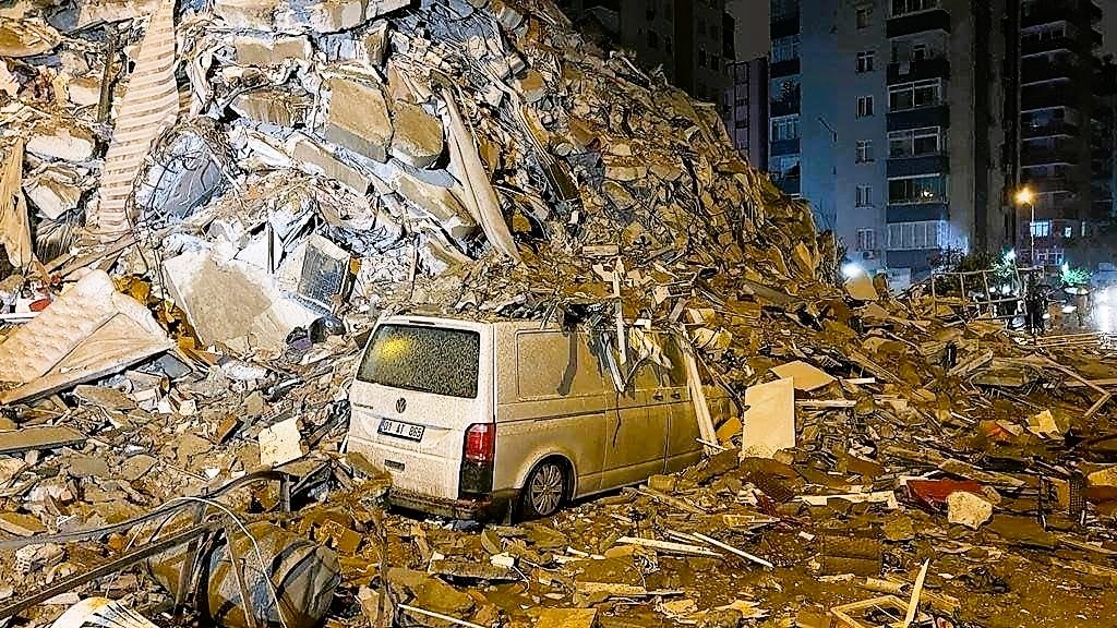 Deutsche Spitzenpolitikerin überlebt Türkei-Beben vor Ort! Sie hatte gerade ein politisches Treffen!