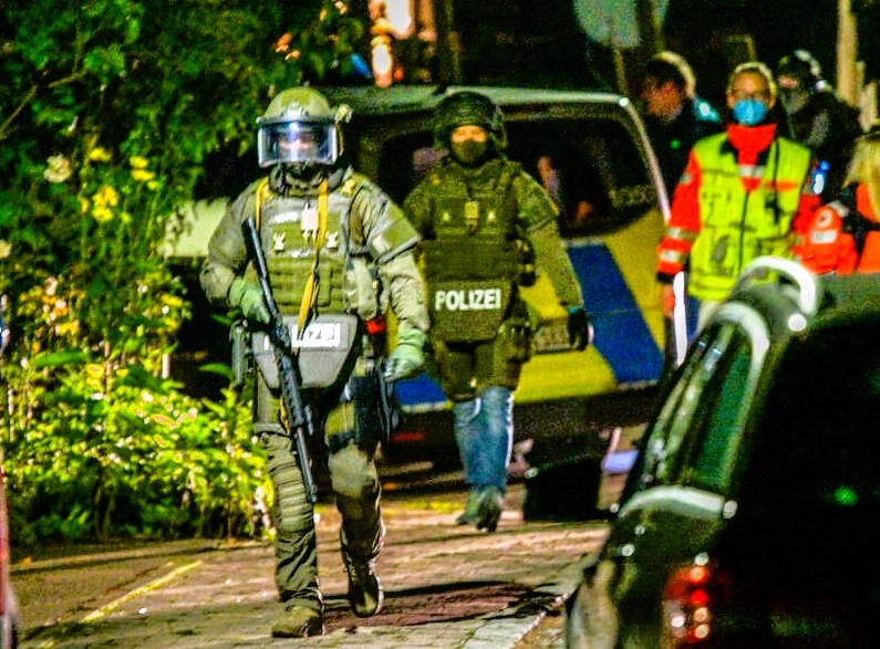 10 Schüsse auf Wohnhaus in Berlin! Unbekannter Täter feuerte auf Wohnhaus und flüchtet!