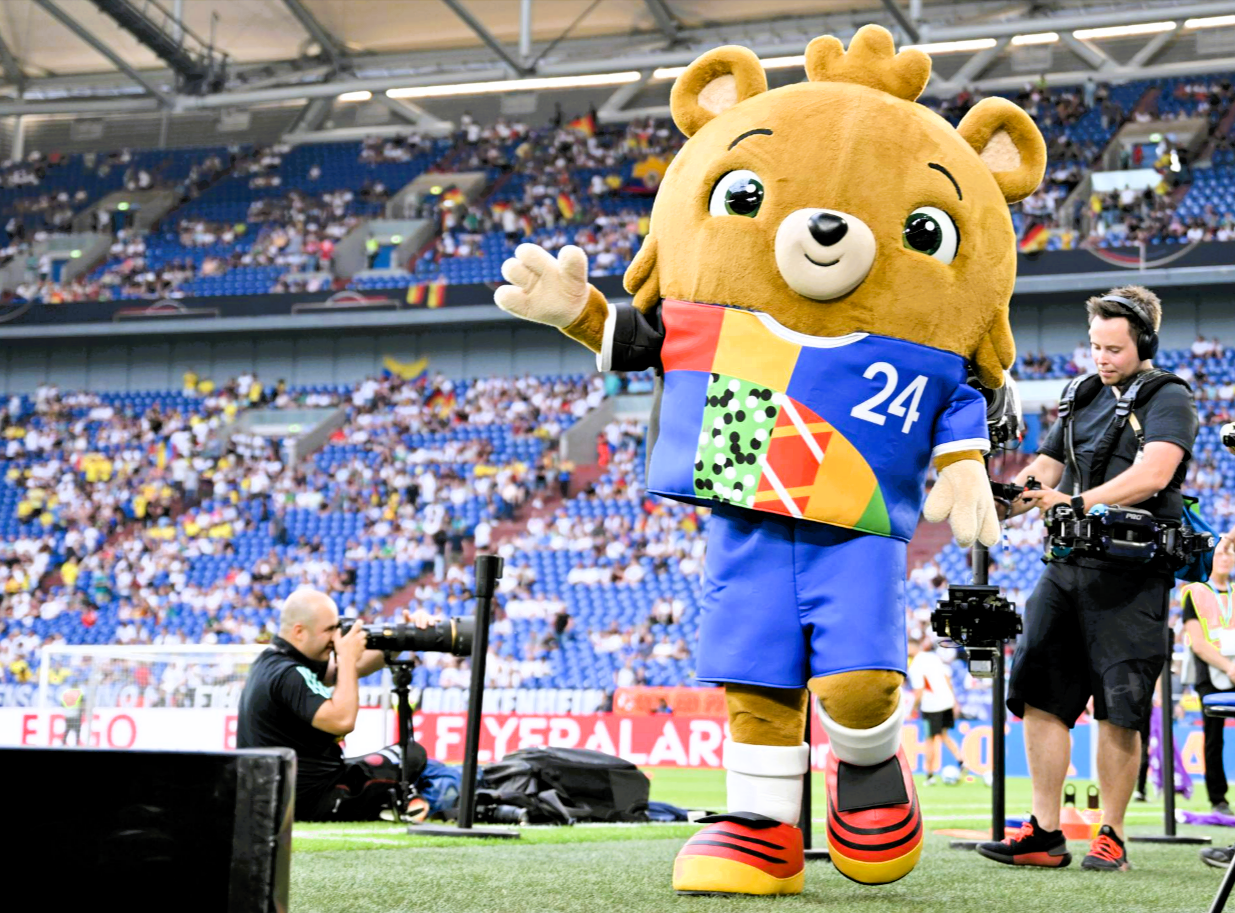 Vor dem Start der Fußball-EM in Deutschland - Islamistische Terroristen drohen mit Anschlägen 